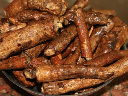 பெண்களே... கணவர் உங்களை சுத்தி சுத்தி வரணுமா? மாகாளி கிழங்கு ஊறுகாய் செஞ்சு கொடுங்க!