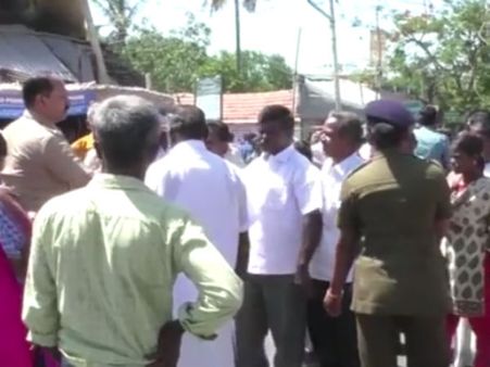 ஆறு மாதங்களாக குடிநீர் இல்லை... கொதித்தெழுந்த கிராமத்து மக்கள் சாலை மறியல்: வீடியோ