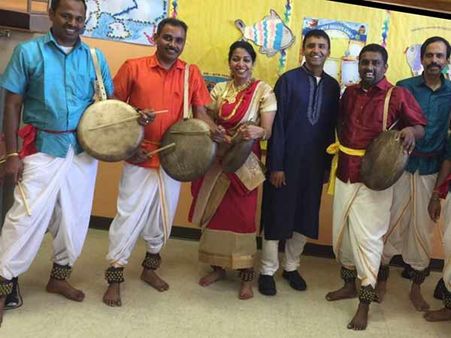 அட்லாண்டிக் கரையில், அமெரிக்க வானில்.. அதிர வைத்த பறையடி.. நியூஜெர்ஸி பள்ளியில் தமிழ் விழா!