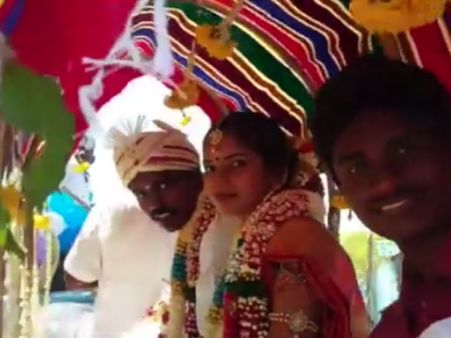 அட..! அதிசயத்தப் பாருங்களேன்...மாட்டு வண்டியில புதுமண ஜோடி ஊர்வலம்! - வீடியோ