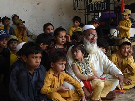 3 பாகிஸ்தானியருக்கு 96 குழந்தைகள்.. இன்னும் பெற்றுக் கொள்வோம் என கூறுகிறார்கள்!