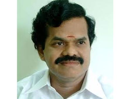 ராணியை கைவிட்ட முன்னாள் அமைச்சர் பரஞ்சோதி...படை, பரிவாரங்களுடன் ஓ.பிஎஸ் அணியில் தஞ்சம்!