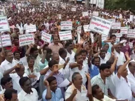 மணல் அள்ளி வயிற்றில் அடிக்காதே... நாமக்கல் மக்கள் மணல் குவாரிக்கு எதிர்ப்பு: வீடியோ