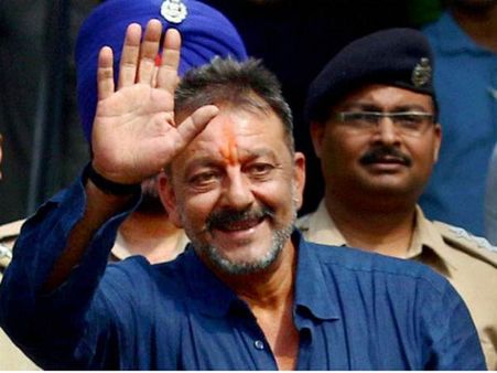 சஞ்சய் தத் முன்கூட்டியே விடுதலை செய்யப்பட்டது ஏன்? மகாராஷ்டிரா அரசுக்கு மும்பை ஹைகோர்ட் கேள்வி