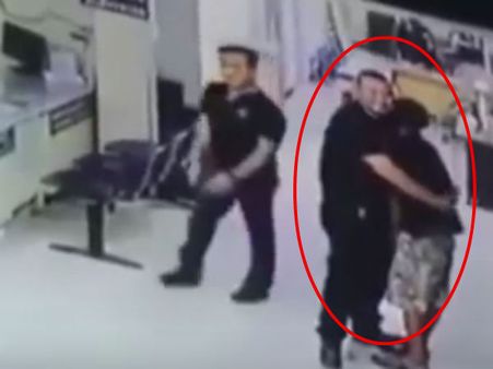 கத்தியை காட்டி மிரட்டியவனை கட்டிப்பிடி வைத்தியம் செய்து கூல் செய்த சூப்பர் போலீஸ்