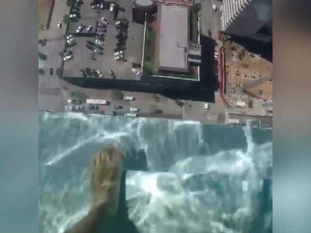 தில் இருந்தால் மட்டுமே குளிக்க முடியும்.. உலகின் அதி பயங்கர நீச்சல் குளம் இதுதான்!