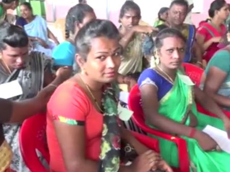 சிவகங்கை மாவட்ட ஆட்சியர் வழங்கிய வீட்டுமனை பட்டா... நிம்மதியில் திருநங்கைகள்! - வீடியோ