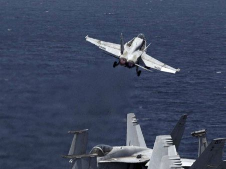 ஆக்ஸிஜன் பற்றாக்குறை... அவசரஅவரசமாக தரையிறங்கிய அமெரிக்க விமானப்படை வீரர்கள்!