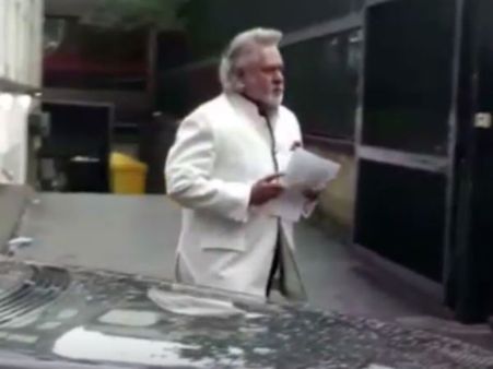 மற்றொரு சர்ச்சை.. கோஹ்லி ஏற்பாடு செய்த நிகழ்ச்சியில் பங்கேற்ற 'மோசடி மன்னன்' மல்லையா!