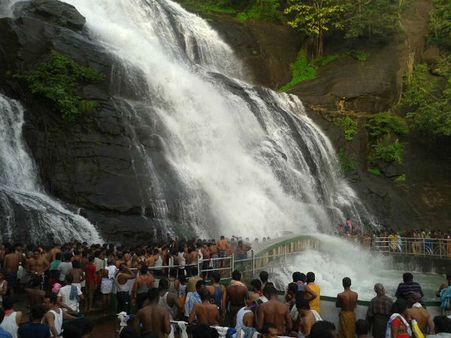 குற்றாலத்தில் கூடுதல் ஆம்புலன்ஸ் வசதி... மாவட்ட ஆட்சியர் தகவல்!