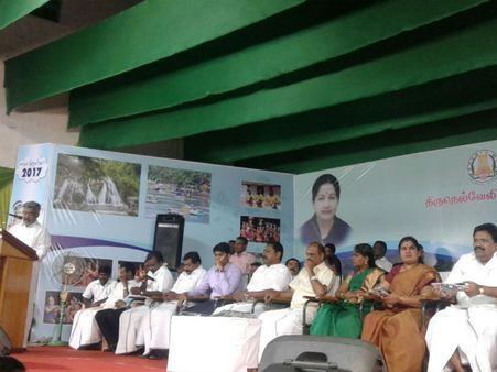 சரிந்த ஜெயலலிதா போட்டோ.. பதறிய அதிமுகவினர்.. குற்றாலம் சாரல் விழாவில் பரபரப்பு