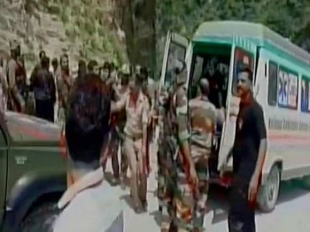 ஜம்மு காஷ்மீரில் விபத்து: அமர்நாத் யாத்ரீகர்கள் 16 பேர் பலி- 30 பேர் படுகாயம்!