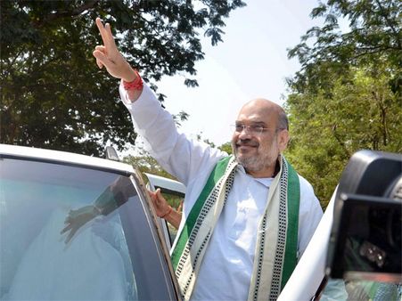 ஒடிஷாவில் ரோட்டில் திரிந்த பசுவை அடித்து தூக்கிய அமித்ஷா கார்!