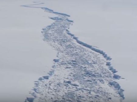 அண்டார்டிகாவில் உடைந்த பிரமாண்ட பனிப்பாறை.. சென்னையை விட 13 மடங்கு பெருசு.. அம்மாடி!