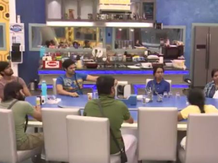 இது வானவில் இல்லை பாஸ்.. வண்ணக் காத்தாடி..!