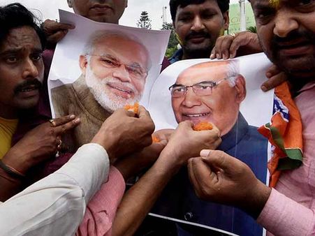 குடியரசுத் தலைவர் தேர்தலில் ராம்நாத் கோவிந்த் வெற்றி: கொண்டாடும் பாஜகவினர்!