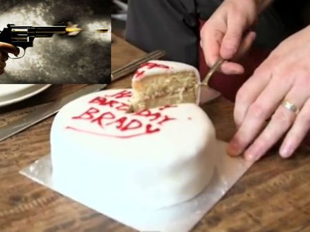 மகனின் முதல் பிறந்தநாளில் சுட்டுக்கொல்லப்பட்ட தந்தை.. கலப்பு திருமணம் செய்ததால் ஆத்திரம்!