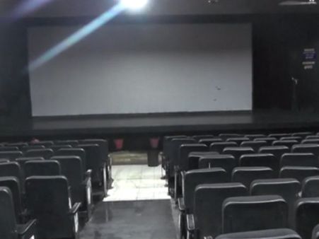 3-வது நாளாக தொடரும் தியேட்டர்கள் ஸ்ட்ரைக்.. செய்தித்தாள்களில் நிறுத்தப்பட்ட சினிமா விளம்பரங்கள்!