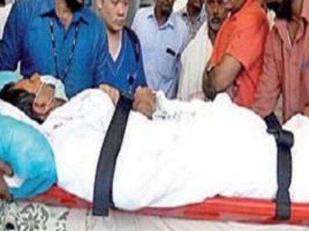 அபுதாபியில் 2 ஆண்டுகளாக கோமாவில் இருந்த தமிழர் சொந்த ஊருக்கு கொண்டு வரப்பட்டார்!