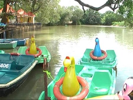 களைகட்டும் குற்றாலம் சீசன்.. இன்று முதல் ஐந்தருவியில் படகு சவாரி துவக்கம் !