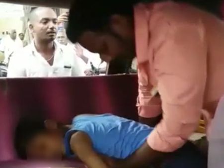 மணப்பாறையில் மாணவர்கள் மது அருந்தி சீருடையில் போதையுடன் கிடந்த அவலம் - வீடியோ