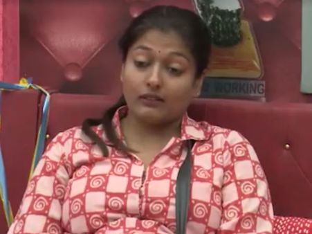 காயத்ரியை மட்டும் நல்லவராகவே காட்டினீங்க... பிக்பாஸுக்கு நெட்டிசன்ஸ் வார்னிங்