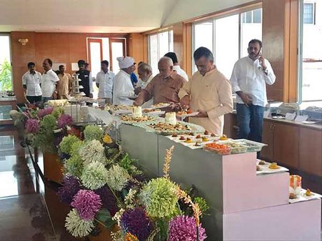 சூடான சமையல் சாதம்.. காய்கறிகளும் பிரமாதம்.. இதுவே காங்கிரஸுக்குப் போதும்!