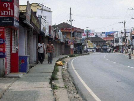 கேரளாவை எந்த மாநிலமும் மிஞ்ச முடியாது... 2017-ல் மட்டும் 97 முறை பந்த்.. ரூ.900 கோடி இழப்பு