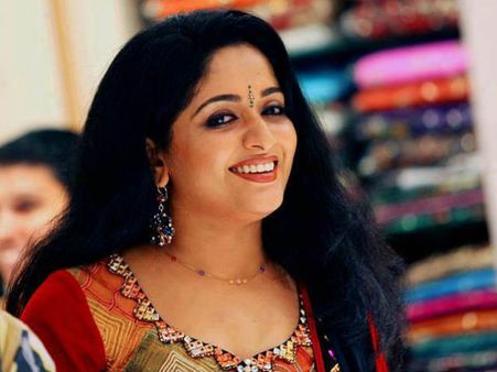 பாவனா கடத்தல் வழக்கு.. நடிகை கவ்யா மாதவன் ஆடை நிறுவனத்தில் போலீஸ் அதிரடி சோதனை