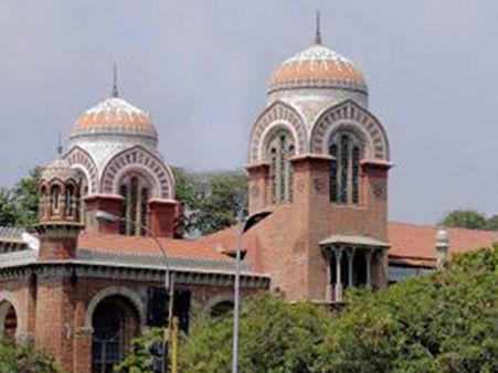 கருப்பு சட்டை போட்டால் குற்றமா? எங்களை சிறை வைத்து விட்டனர் - குமுறும் மாணவர்கள்