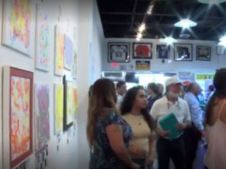 மைக்கேல் ஜாக்சனின் 'செல்லம்' வரைந்த ஓவியங்கள்.. கண்டுகளிக்கும் பார்வையாளர்கள்!