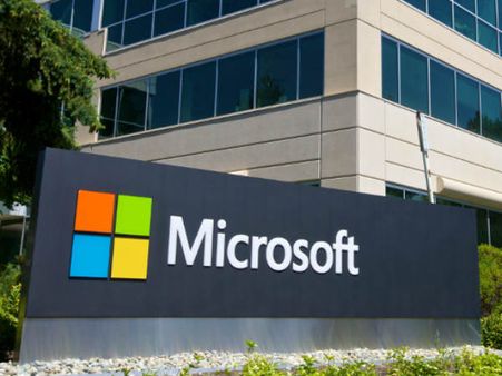 ஆயிரக்கணக்கான பணியாளர்களை வெளியேற்றுகிறது மைக்ரோசாப்ட்.. காரணம் என்ன?