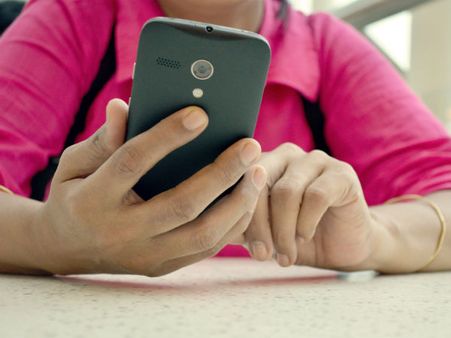 செல்போனில் அடுத்தவர் மனைவிக்கு பாலியல் தொல்லை.. கேரள காங். எம்.எல்.ஏ மீது திடுக் புகார்