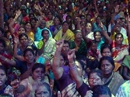 முதல்வர் எடப்பாடியின் வாக்குறுதியை வாளி நீரில் எழுதி நெடுவாசலில் 'ஓரங்கநாடகமாக' போராட்டம்!