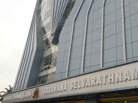 விதிகளை மீறி நெல்லை சரவணா ஸ்டோர்ஸ் கட்டிடம்.. ஹைகோர்ட் உத்தரவால் அதிகாரிகள் சீல் வைப்பு