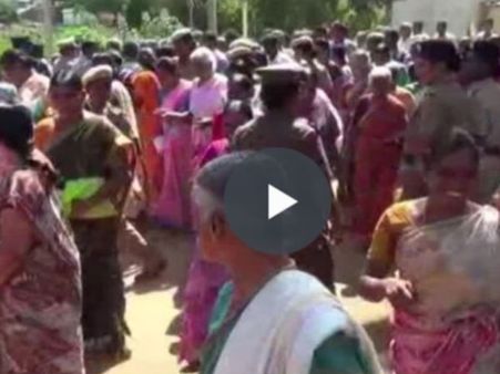 ஒபிஎஸ் கிணற்றை ஊராட்சியிடம் ஒப்படைக்க வேண்டும்.... கிராம மக்கள் போராட்டம்: வீடியோ