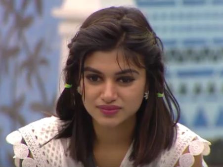 பிக்பாஸ் வீட்டிலிருந்து ஆர்த்தியை விரட்டிய மக்கள்.. வாக்குகளை அள்ளும் ஓவியா!