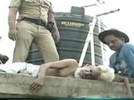 முதல்வர் பதவி விலக கோரி தற்கொலை முயற்சி போராட்டம் நடத்திய டிராபிக் ராமசாமி!