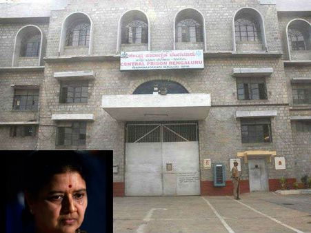 சசிகலா இருக்கும் பெங்களூரு சிறையில் 32 கைதிகள் மீது தாக்குதலா.. மனித உரிமைகள் ஆணையம் நோட்டீஸ்