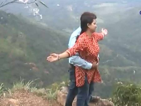 மலை உச்சியில் செல்பி.. வனத்துறை தடுக்க கோரிக்கை! - வீடியோ