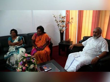 இலங்கை வடக்கு மாகாண முதல்வர் விக்னேஷ்வருடன் தமிழிசை திடீர் சந்திப்பு