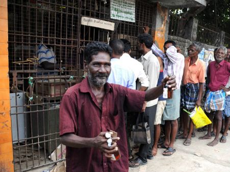 2 தலைமுறைகளை அழிக்கும் விஷம் டாஸ்மாக்: ஹைகோர்ட் தடாலடி