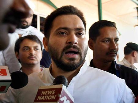 நிதிஷ்குமார் மீண்டும் முதல்வராவதை தடுக்க வழக்கு தொடருவோம்.. லாலு மகன் தேஜஸ்வி யாதவ்