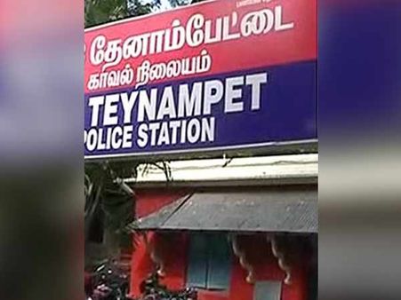 போலீஸ் ஸ்டேஷனில் குண்டு வீசியது யார்.. 50 பேரிடம் விசாரணை.. கண்டுபிடிக்க முடியால் திணறும் போலீசார்