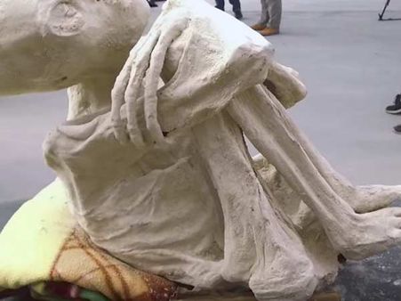 பெருவில் கண்டுபிடிக்கப்பட்ட 3 விரல் 'மம்மி'.. வேற்றுகிரகவாசி என பரபரப்பு!