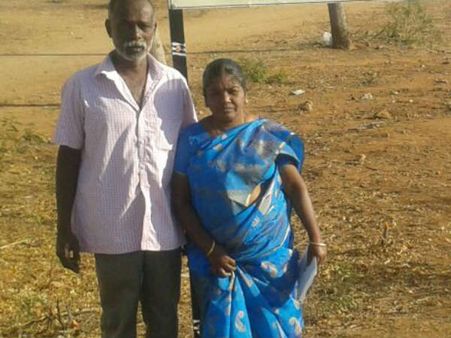 கழிவறையை சுத்தம் செய்து மாணவர்களுக்கு கல்விக் கண் திறந்த லோகநாதன்! - எக்ஸ்க்ளூசிவ் பேட்டி