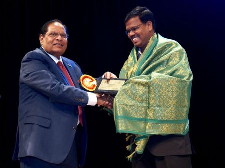 ஃபெட்னா 2017: முதற் தமிழ்ப்பேராசிரியர் சுவாமி விபுலாநந்த அடிகளார் ஆவணப்படம் வெளியீடு