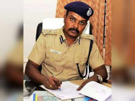 முதியோர்களை குழந்தைகளாக பார்த்துக்கொள்ள நாங்கள் தயாராக இருக்கிறோம்.. அசத்தும் காவல்துறை அதிகாரி!