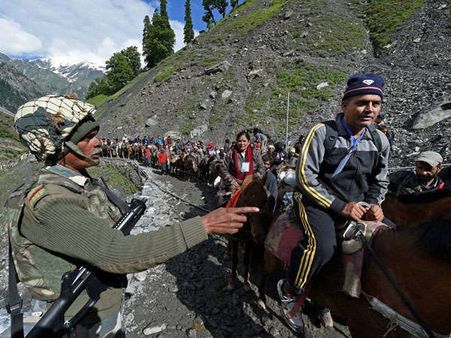 அமர்நாத் யாத்ரீகர்கள் சென்ற பேருந்து மீது தீவிரவாதிகள் தாக்குதல்.. 7 பேர் பலி; 12 பேர் படுகாயம்