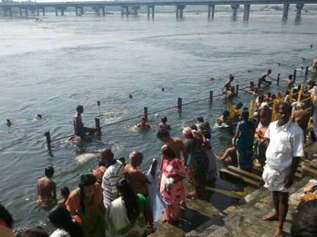 ஆடிப்பெருக்கு : பவானி கூடுதுறையில் உற்சாகம் - களையிழந்த காவிரி டெல்டா